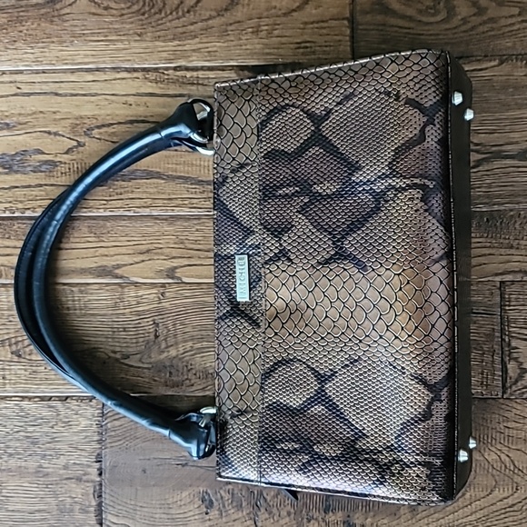 Miche Bag with 2 Covers and an Additional Set of Straps - Picture 6 of 8